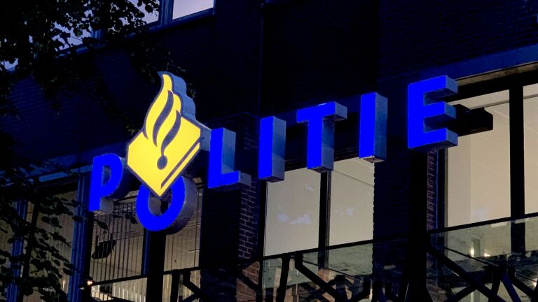 Gaat goed in #parkwijk, na overval snackbar nu Messentrekkers beroven vrouw in Leidsche Rijn /via @NOS.