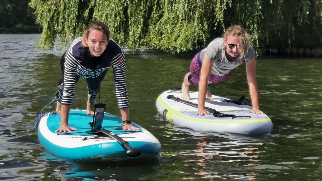 Surfvereniging uit problemen door suppen: 'Duizend Delftenaren al op een board gestaan'