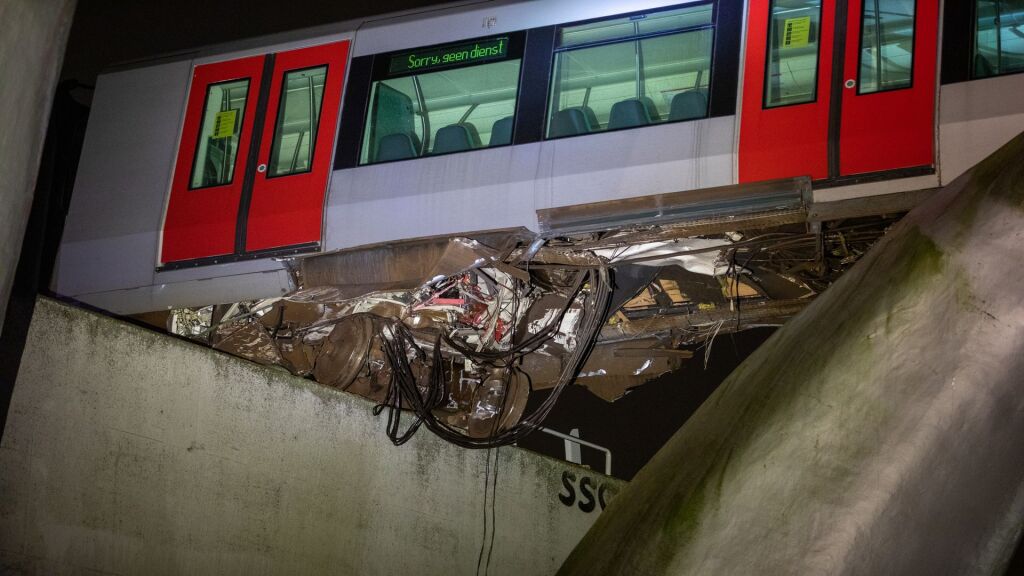 Dit weten we tot nu toe over het bizarre metro-ongeluk in Spijkenisse