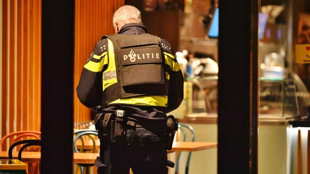 Jongeren met wapen overvallen friettent Knegsel, gemaskerde dader gevlucht