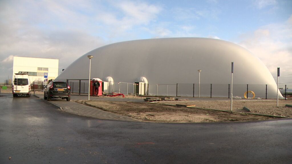 Almere houdt opnieuw uitverkoop, dit keer is opblaasbare sporthal te koop