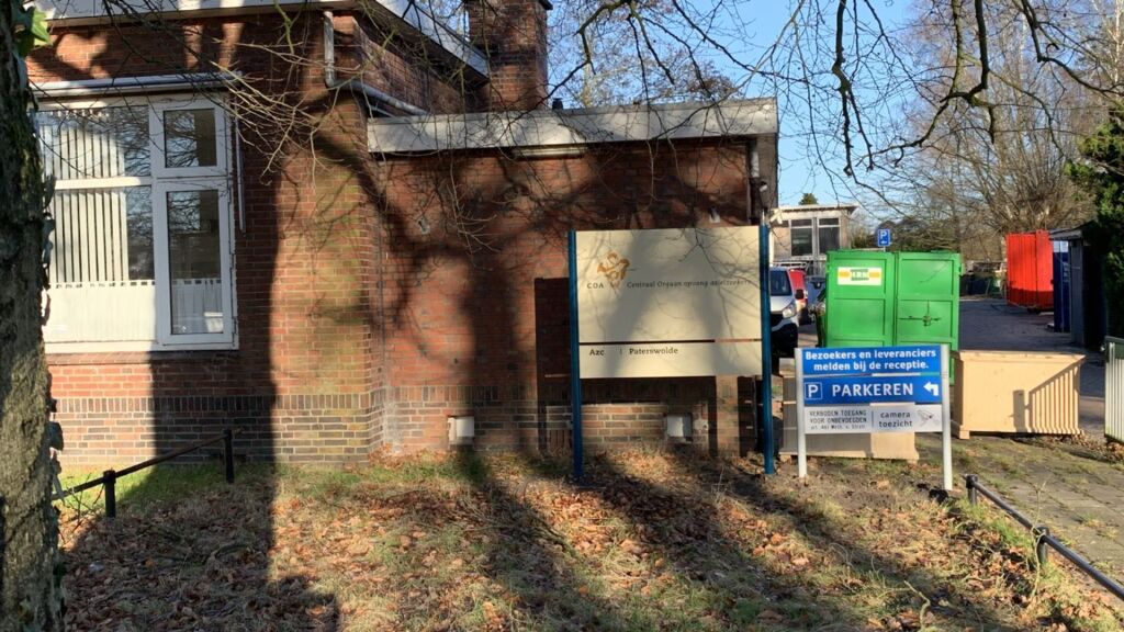 Groep Afghaanse asielzoekers betrekt het azc Paterswolde