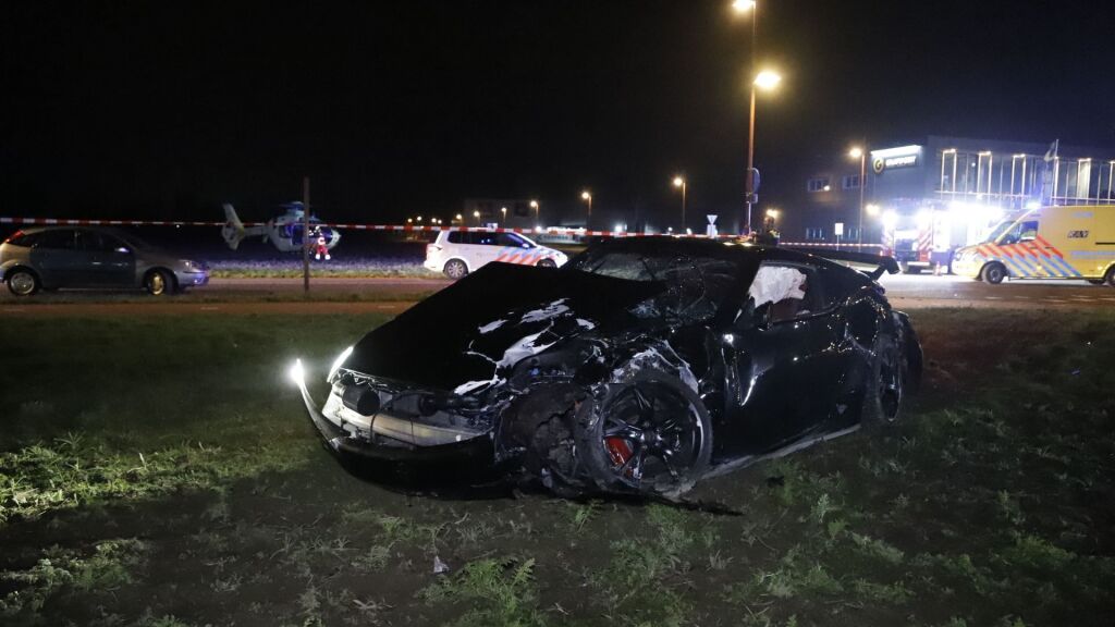 Ernstig ongeluk in Beugen gevolg van straatrace, beelden van crash online