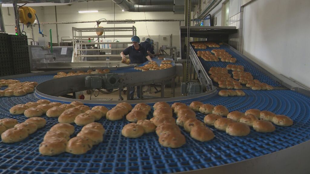 Brood wordt richting einde van het jaar fors duurder, verwacht deze Avenhornse bakker