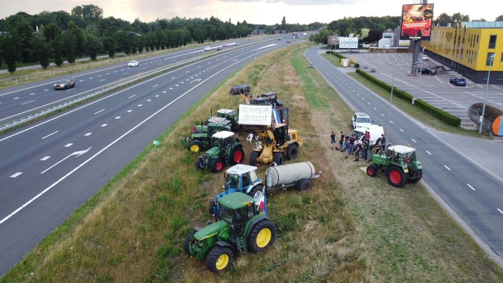 Boeren protesteren op meerdere plekken in Limburg