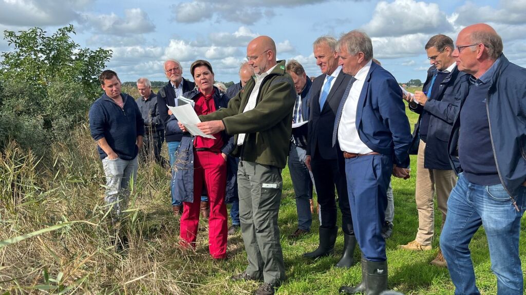 Minister Van der Wal neemt kloof tussen Den Haag en platteland niet weg in Opsterland