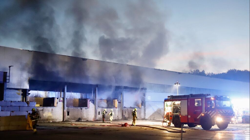 Grote brand bij mestverwerkingsbedrijf in Milsbeek