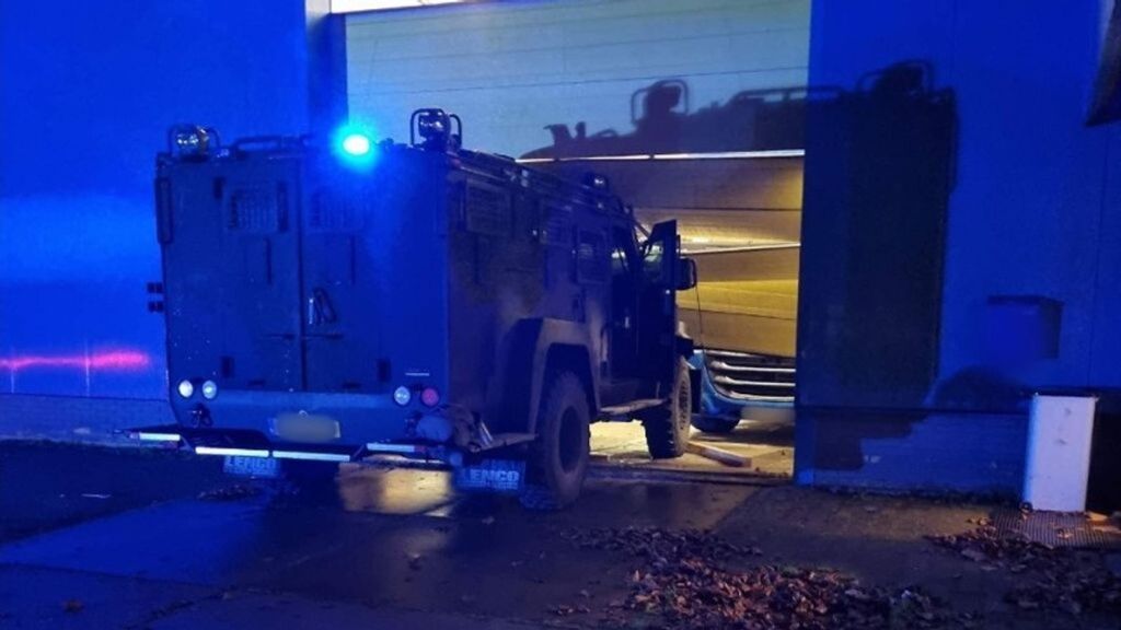 Tot 16 jaar cel geëist tegen drugsbende die in Emmeloord tegen de lamp liep