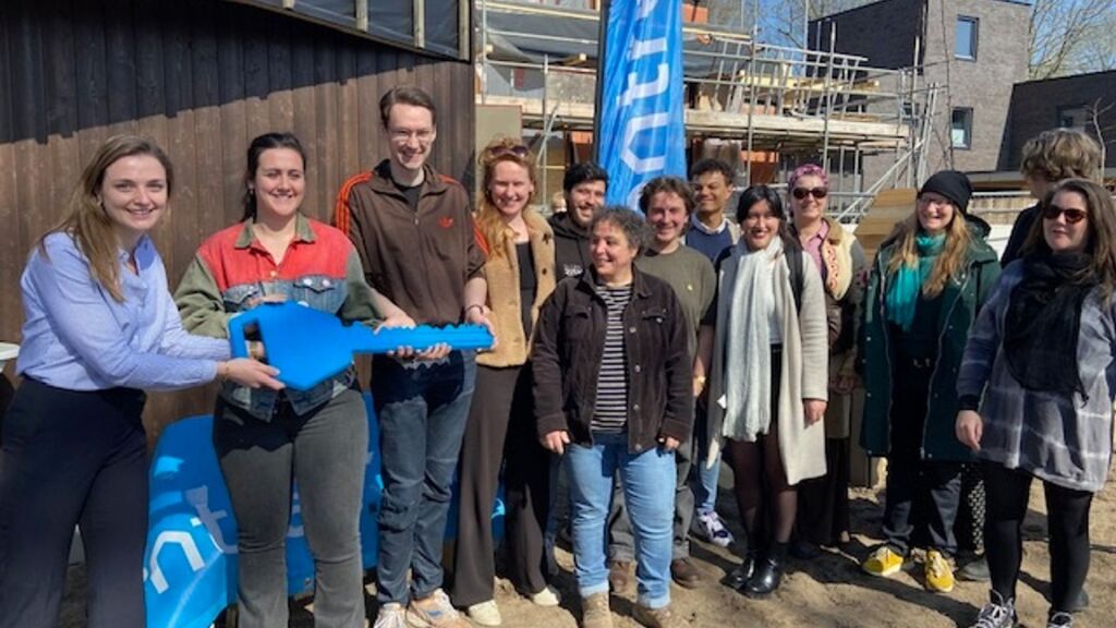 Bewoners eerste Tiny Houses in Deventer nemen hun intrek in 'huurwoning van de toekomst'