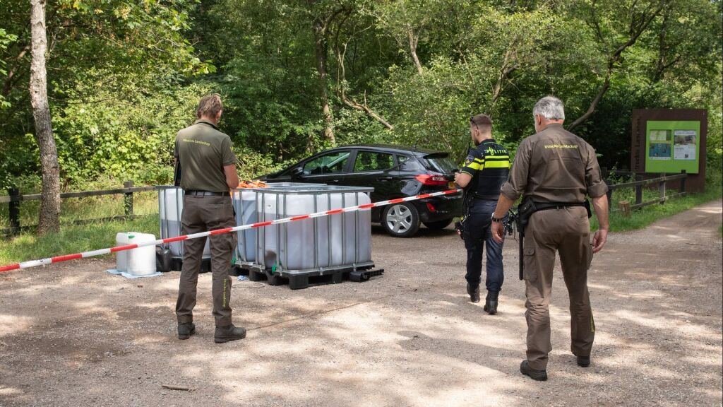 2500 liter drugsafval gedumpt in bos bij Hollandsche Rading