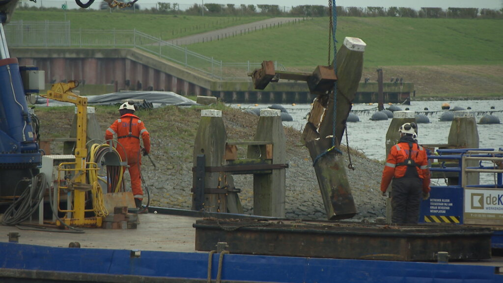 Hout eruit, staal erin: Zandkreeksluis bij Kats wordt opgeknapt