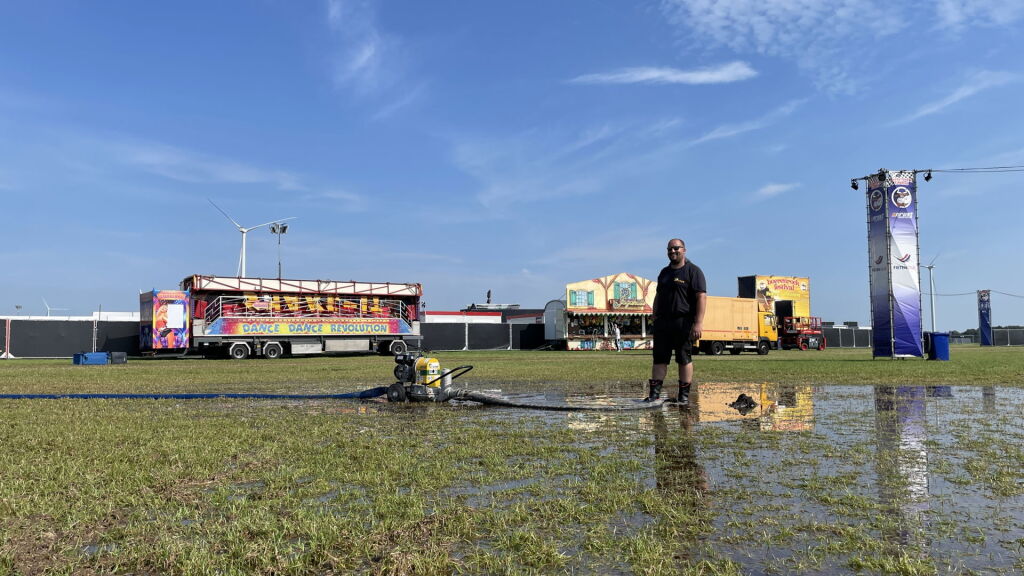 Boerenrock viel bijna in het water: 'Rivier backstage was absurd'