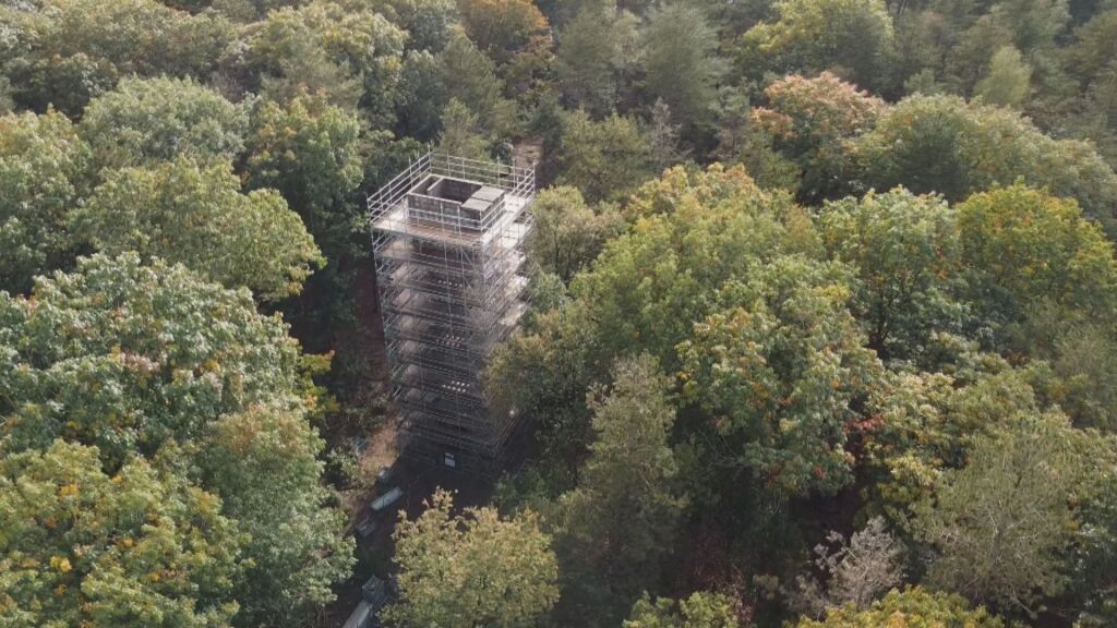 Historische luchtwachttoren bij Ruinen krijgt nieuw leven na restauratie