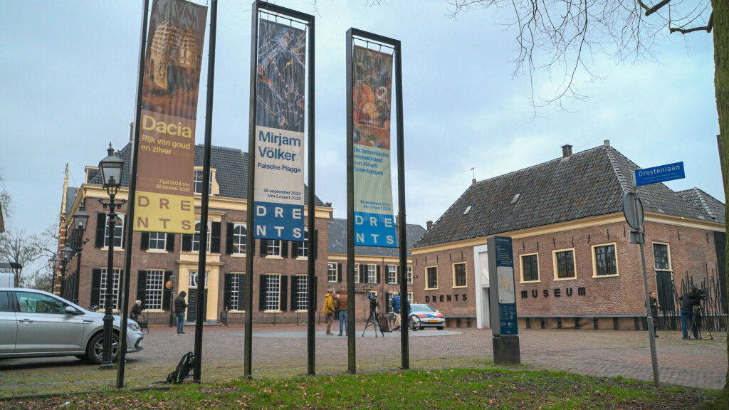 Drie verdachten kunstroof Drents Museum blijven maanden langer in de cel