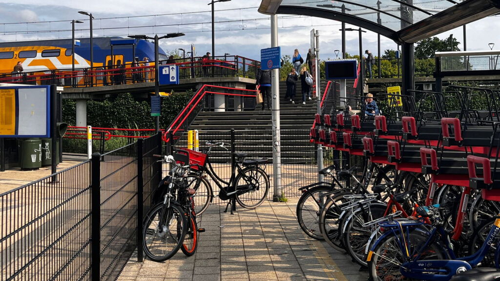 Bezorgde reizigers willen extra beveiliging fietsenstalling bij NS-station