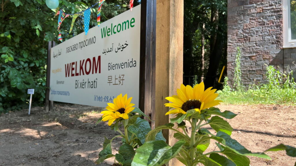 In Leersum geen protest tegen azc, maar warm welkom voor vluchtelingen: 'Stel je hart open'