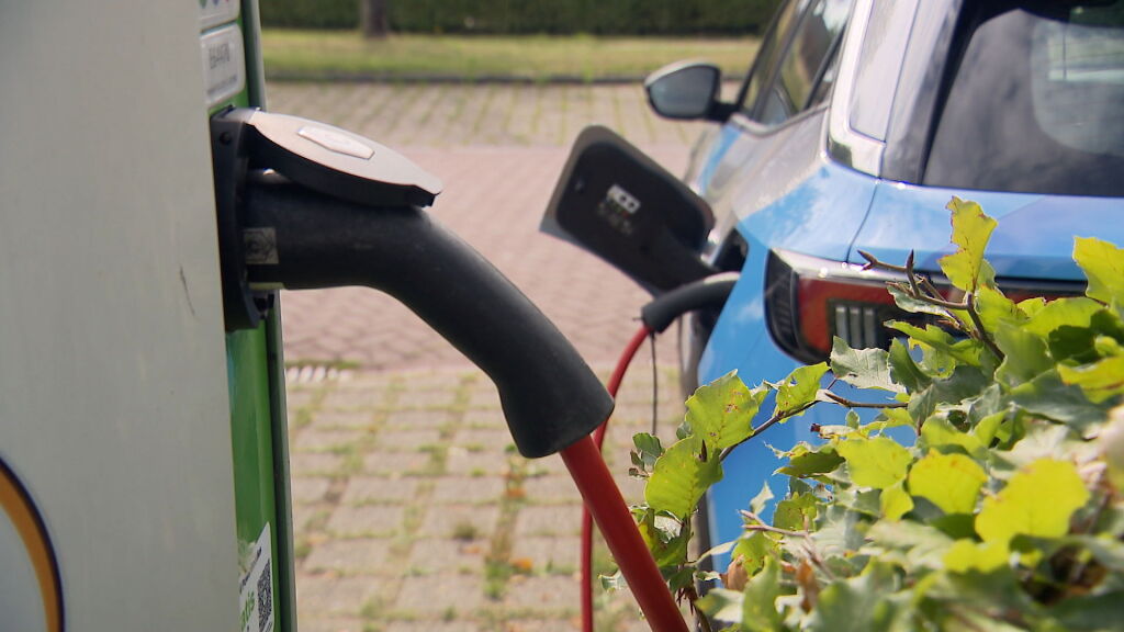 Elektrisch rijden in Zeeland flink duurder: dit betaal je per gemeente