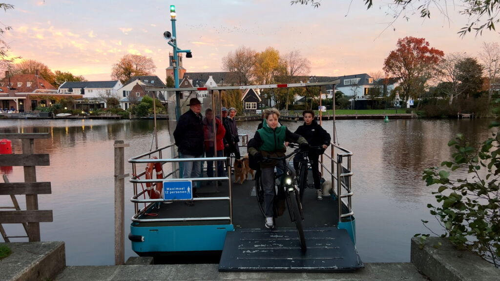Waarom deze kinderen na school 1,5 uur moeten wachten op de pont