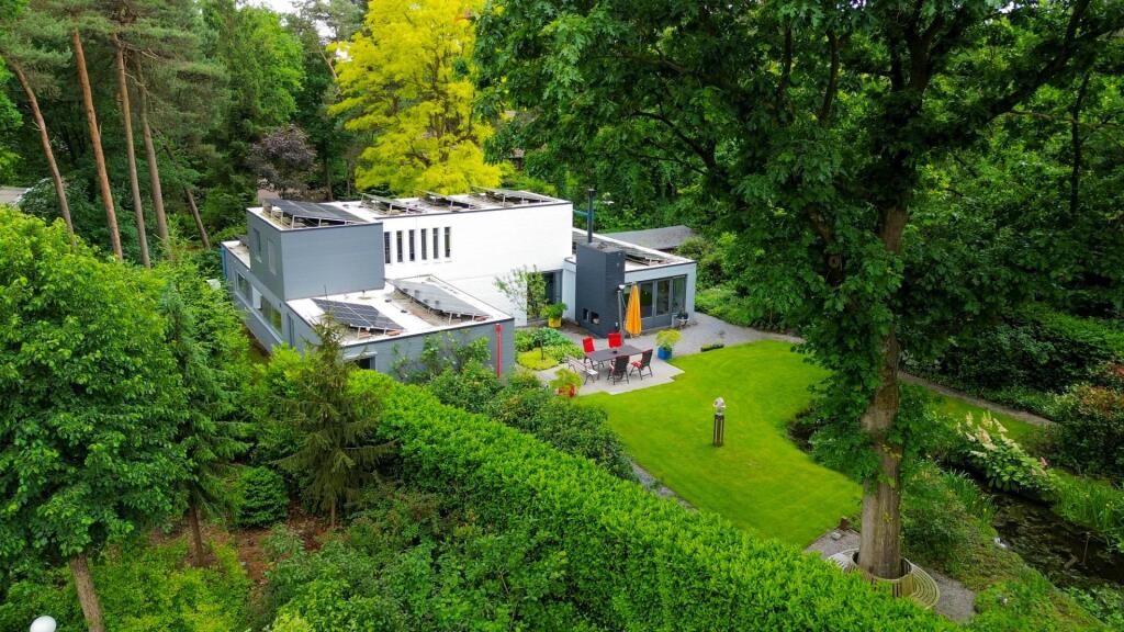 Rita en Simon verkopen hun bosvilla in Vessem: ‘Vielen voor architectuur’