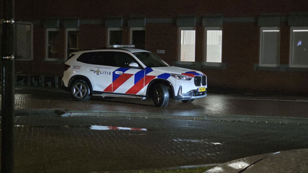 Persoon met steekwonden bij ziekenhuis in Lelystad