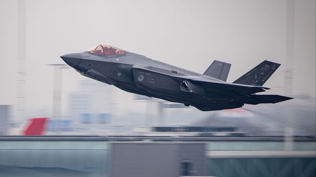 F-35-gevechtsvliegtuigen oefenen voor eventuele oorlog in Nederland: 'Die dreiging is er gewoon'