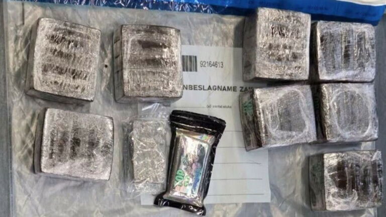 Wapen, geld en drugs gevonden in woning Bruinisse