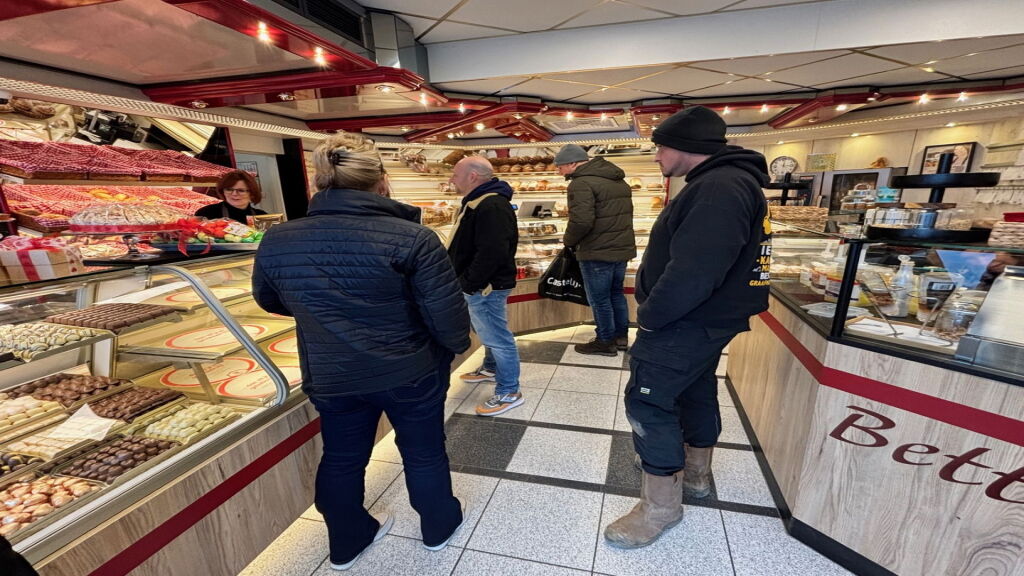 Topdrukte bij enig overgebleven bakker in Elsloo: 'De een zijn dood...'