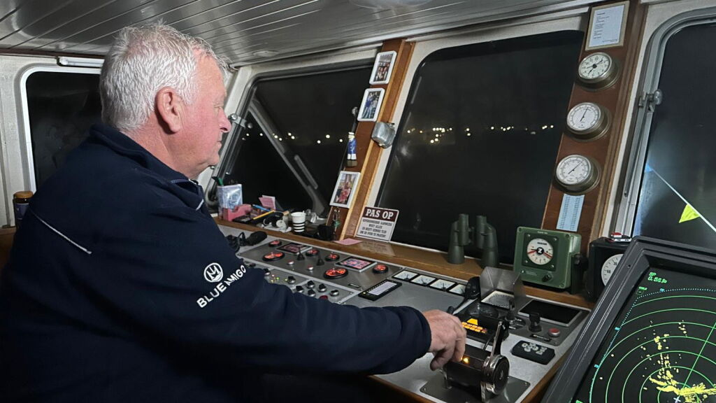 Veerschipper Jan Wormsbecher maakt na 33 jaar laatste vaarten tussen Zeewolde en Strand Horst