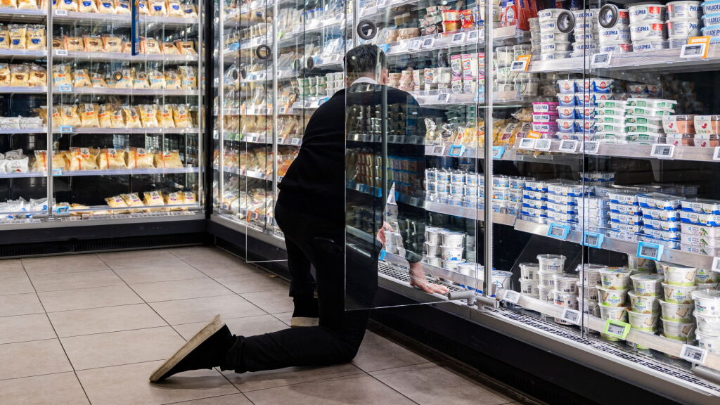Verplaatsing bushalte heeft grote gevolgen, sluiting dreigt voor enige supermarkt in dorp