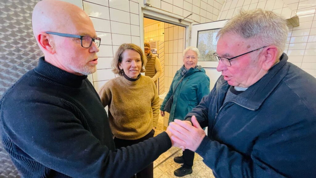 Slagerij Wiebrands in Bellingwolde voor de allerlaatste keer open: ‘Het is aal op’