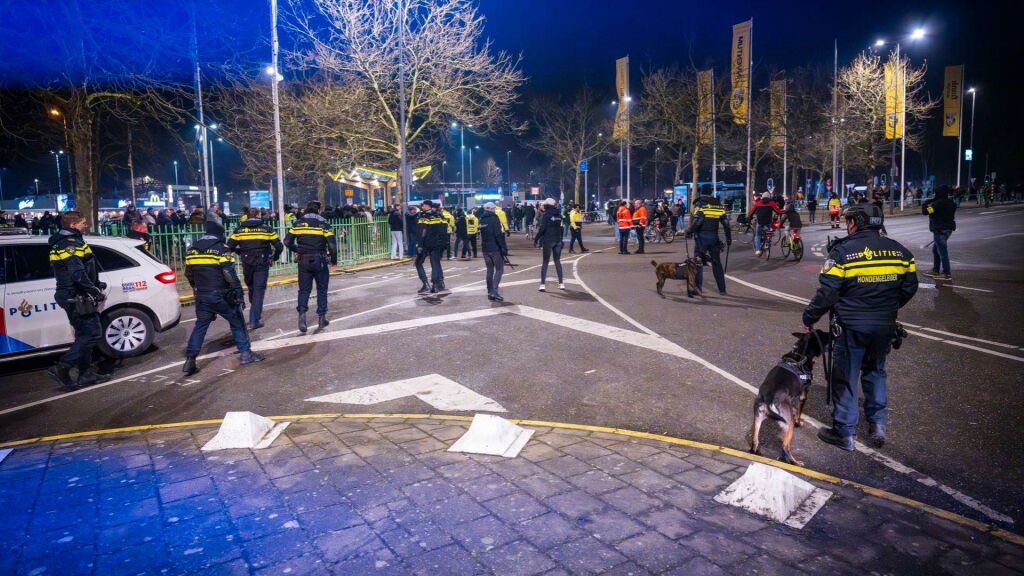 Ongeregeldheden na afloop Vitesse - FC Dordrecht