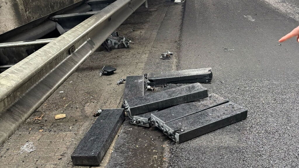 Vrachtwagen verliest accu's op knooppunt Lunetten, verbindingsweg dicht