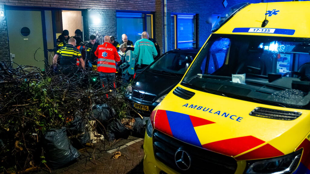 Gewonde bij schietincident in woning, politie houdt twee verdachten aan