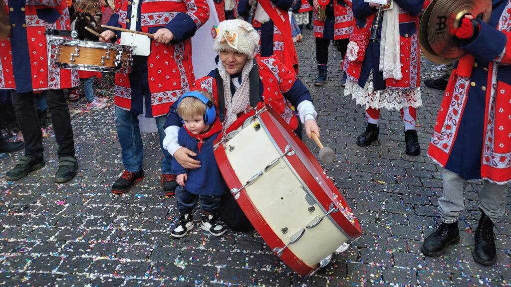 Niet beschonken achter het stuur, maar een Leutbus voor Thoolse carnavalsvierders: 'Ik hoop echt dat