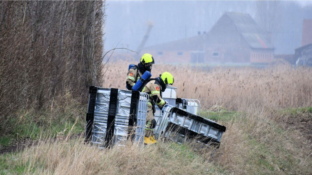 Drugsdumping in Zeeuws-Vlaamse polder, deel van vloeistof is in sloot gelekt
