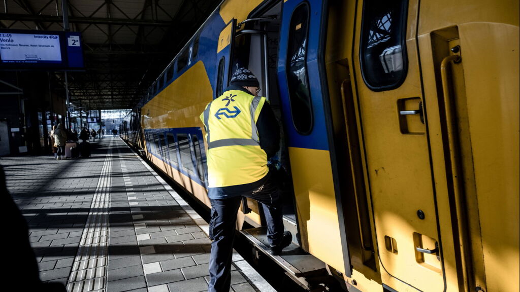 Geen treinen tussen Den Haag en Leiden door aanrijding
