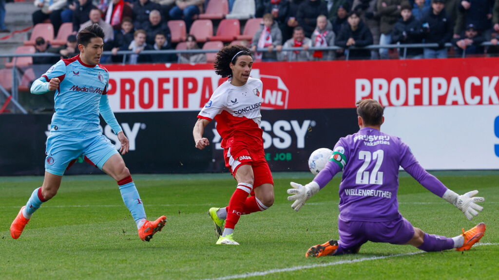 FC Utrecht helpt kwakkelend Feyenoord in het zadel: 'Als je drie keer 1-op-1 komt moet je scoren'