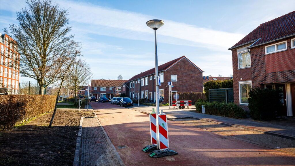 Lantaarnpaal staat midden op straat, hoe zit dat?