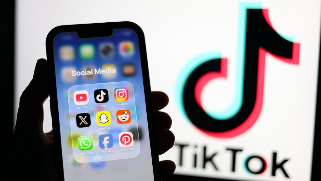 Minderjarige uit Enschede aangehouden voor oproepen tot terreur via TikTok